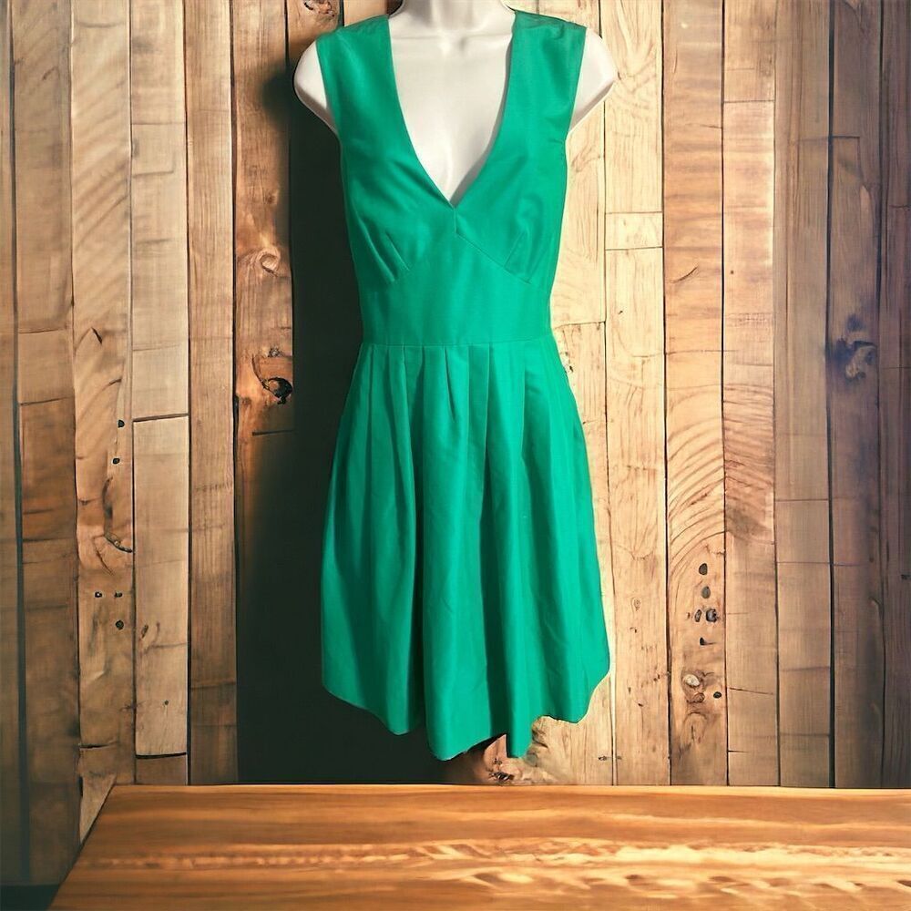 J Crew Vibrant Green Sleeveless Deep V-Neck Knee Length Pockets Skater Dress